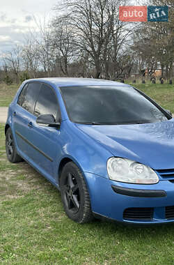 Хэтчбек Volkswagen Golf 2005 в 