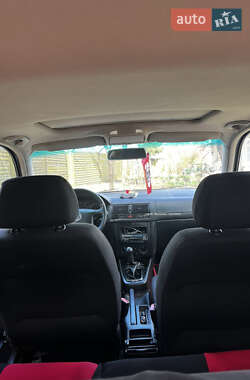 Хэтчбек Volkswagen Golf 2000 в 