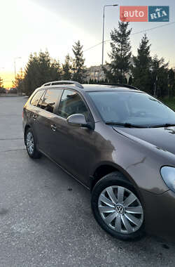 Універсал Volkswagen Golf 2010 в 