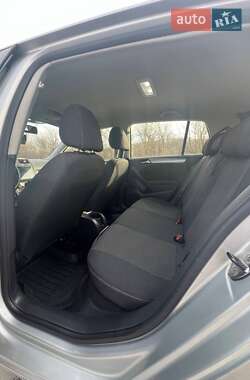 Хэтчбек Volkswagen Golf 2010 в 