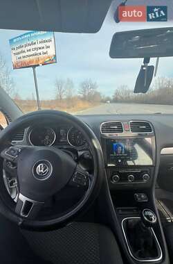 Хэтчбек Volkswagen Golf 2010 в 