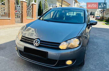 Хэтчбек Volkswagen Golf 2009 в 