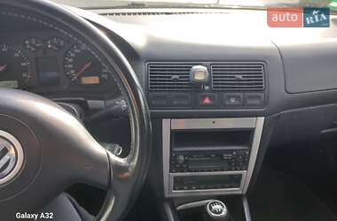 Хетчбек Volkswagen Golf 2003 в 