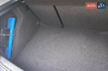 Хетчбек Volkswagen Golf 2003 в 