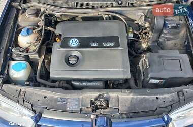Хетчбек Volkswagen Golf 2003 в 