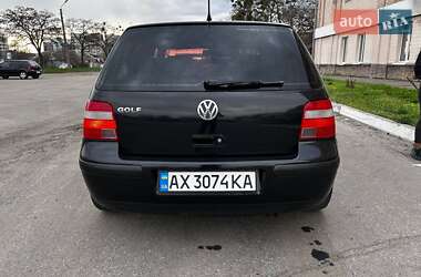 Хэтчбек Volkswagen Golf 2001 в 