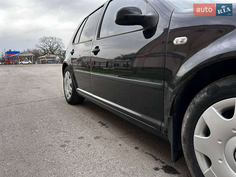 Хэтчбек Volkswagen Golf 2001 в Полтаве