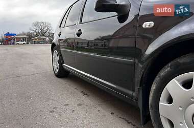 Хэтчбек Volkswagen Golf 2001 в 