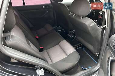 Хэтчбек Volkswagen Golf 2001 в 