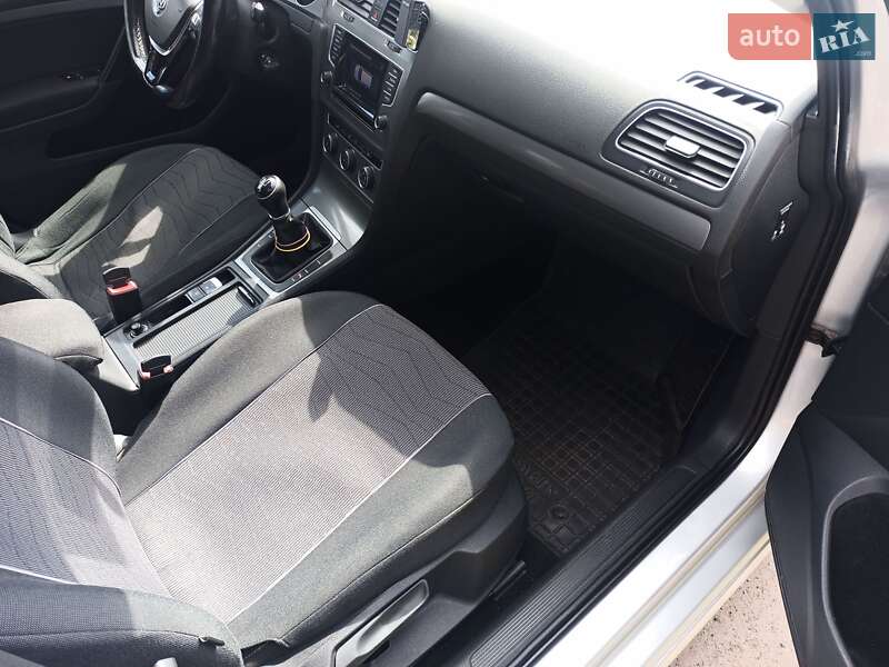 Універсал Volkswagen Golf 2014 в Богодухіву