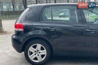Хэтчбек Volkswagen Golf 2010 в 