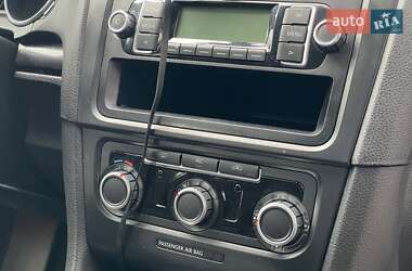Хэтчбек Volkswagen Golf 2010 в 