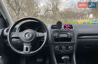 Хэтчбек Volkswagen Golf 2010 в 