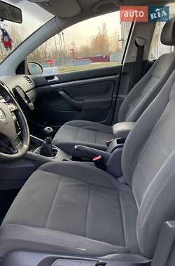 Хэтчбек Volkswagen Golf 2006 в 