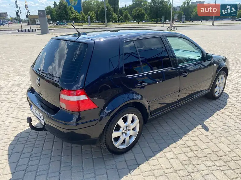 Хэтчбек Volkswagen Golf 2003 в 