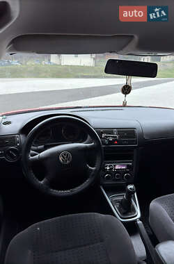 Хэтчбек Volkswagen Golf 1998 в 