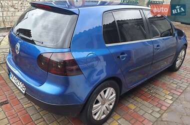 Хэтчбек Volkswagen Golf 2003 в 