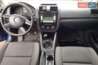 Хэтчбек Volkswagen Golf 2003 в 