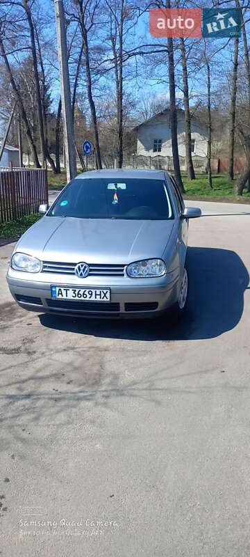 Хетчбек Volkswagen Golf 2003 в 