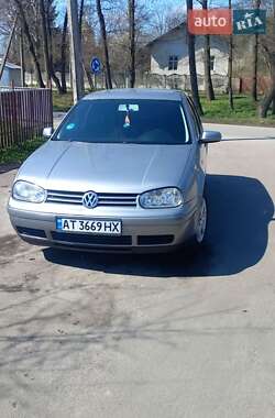 Хетчбек Volkswagen Golf 2003 в 