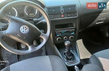 Хетчбек Volkswagen Golf 2003 в 