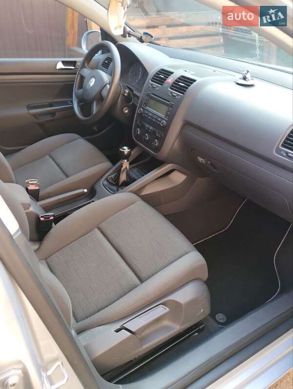 Хэтчбек Volkswagen Golf 2005 в Кодыме