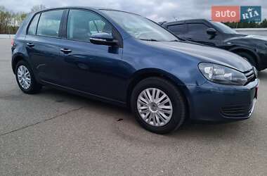 Хэтчбек Volkswagen Golf 2010 в Киеве