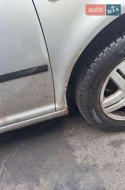 Хэтчбек Volkswagen Golf 2001 в 