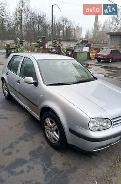 Хэтчбек Volkswagen Golf 2001 в 