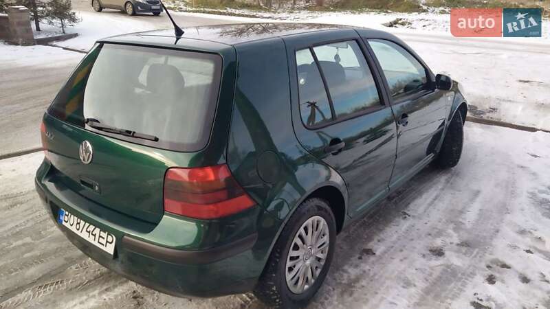 Хетчбек Volkswagen Golf 2002 в Ланівці