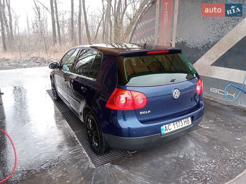Хетчбек Volkswagen Golf 2008 в Луцьку