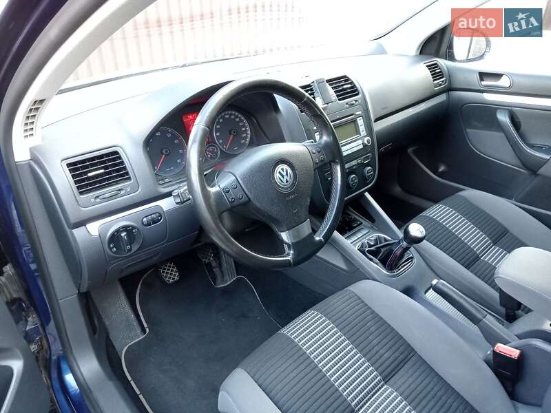 Хетчбек Volkswagen Golf 2008 в Луцьку