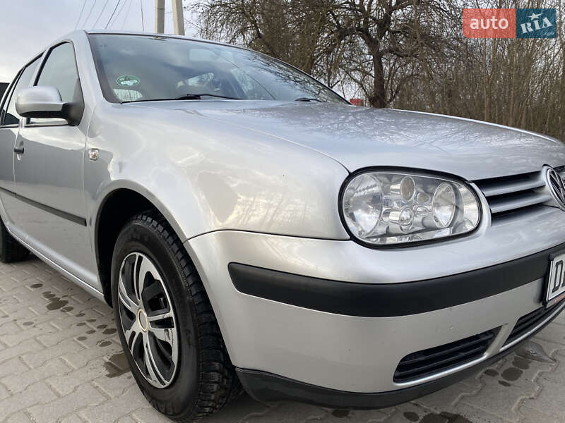 Хэтчбек Volkswagen Golf 2002 в Бучаче
