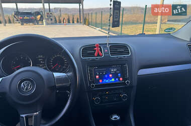 Хэтчбек Volkswagen Golf 2009 в 