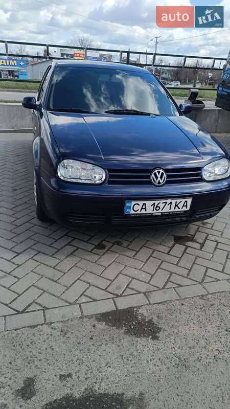 Хэтчбек Volkswagen Golf 2002 в Корсуне-Шевченковском