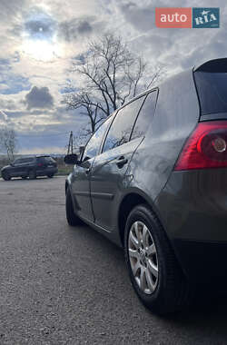 Хэтчбек Volkswagen Golf 2004 в 