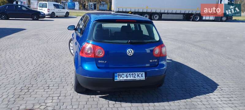 Хетчбек Volkswagen Golf 2004 в Рава-Руській