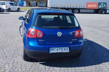 Хэтчбек Volkswagen Golf 2004 в 