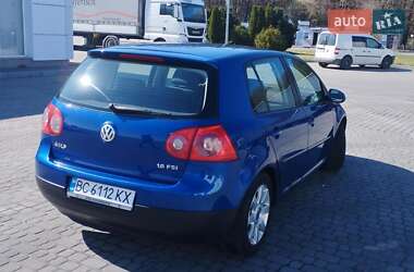 Хэтчбек Volkswagen Golf 2004 в 