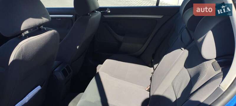 Хетчбек Volkswagen Golf 2004 в Рава-Руській