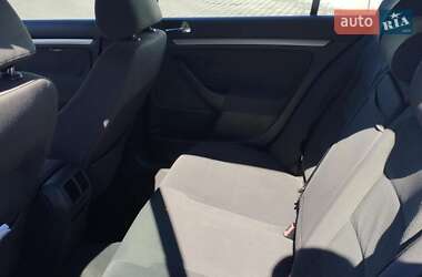 Хэтчбек Volkswagen Golf 2004 в 