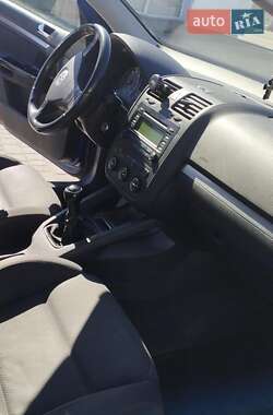 Хэтчбек Volkswagen Golf 2004 в 