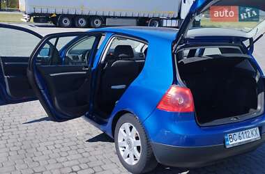 Хэтчбек Volkswagen Golf 2004 в 