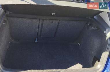 Хэтчбек Volkswagen Golf 2004 в 