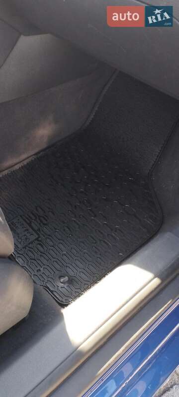 Хетчбек Volkswagen Golf 2004 в Рава-Руській