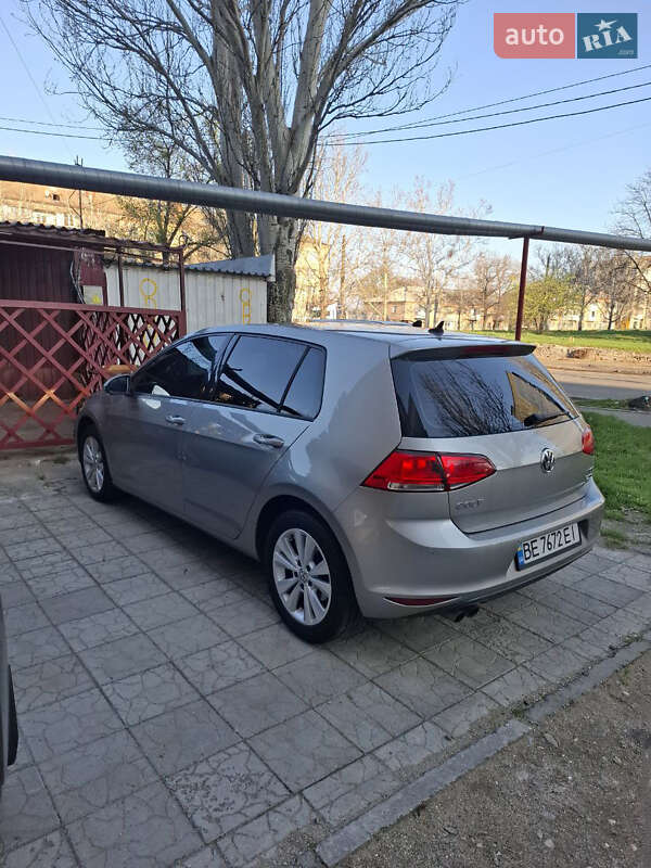 Хэтчбек Volkswagen Golf 2016 в Николаеве