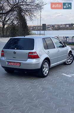 Хетчбек Volkswagen Golf 2003 в 