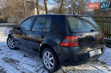 Хэтчбек Volkswagen Golf 2000 в 