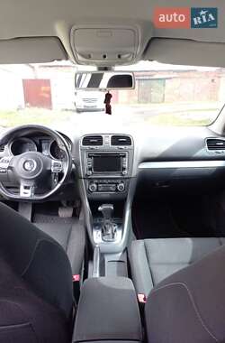 Хетчбек Volkswagen Golf 2011 в 