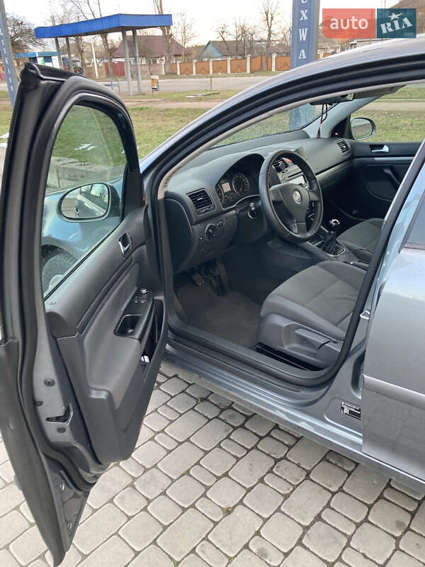 Хетчбек Volkswagen Golf 2006 в Коростені